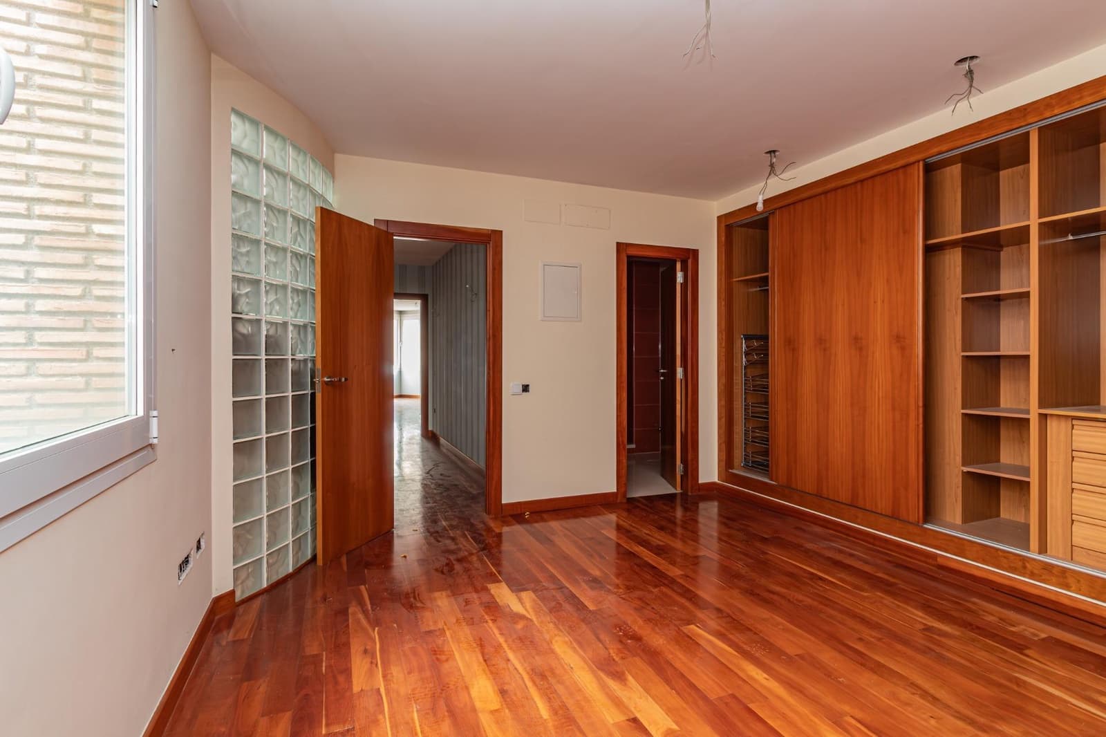 5 soverom Villa til salgs i Castello de la Plana med garasje - € 600 000 (Ref: 8828563)