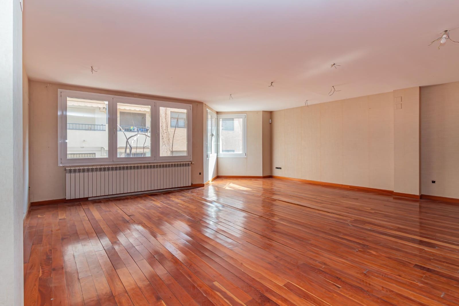 5 soverom Villa til salgs i Castello de la Plana med garasje - € 600 000 (Ref: 8828563)