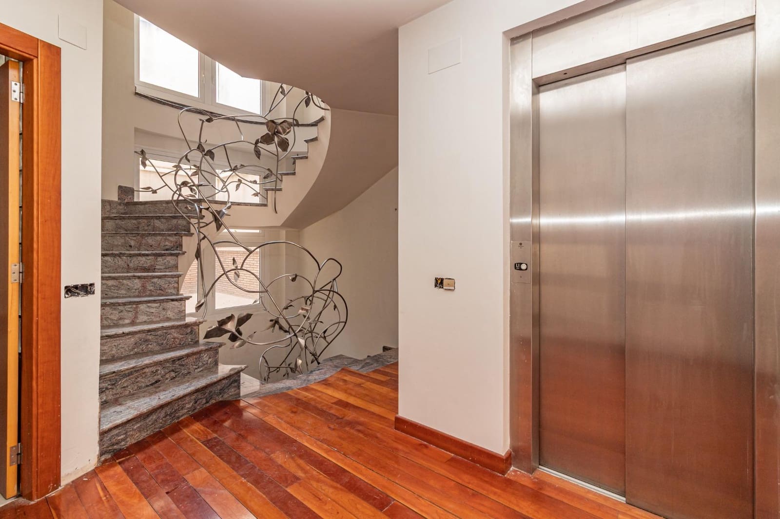 5 soverom Villa til salgs i Castello de la Plana med garasje - € 600 000 (Ref: 8828563)