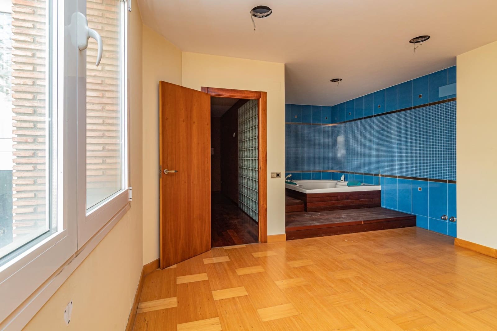 5 soveværelse Villa til salg i Castello de la Plana med garage - € 600.000 (Ref: 8828563)