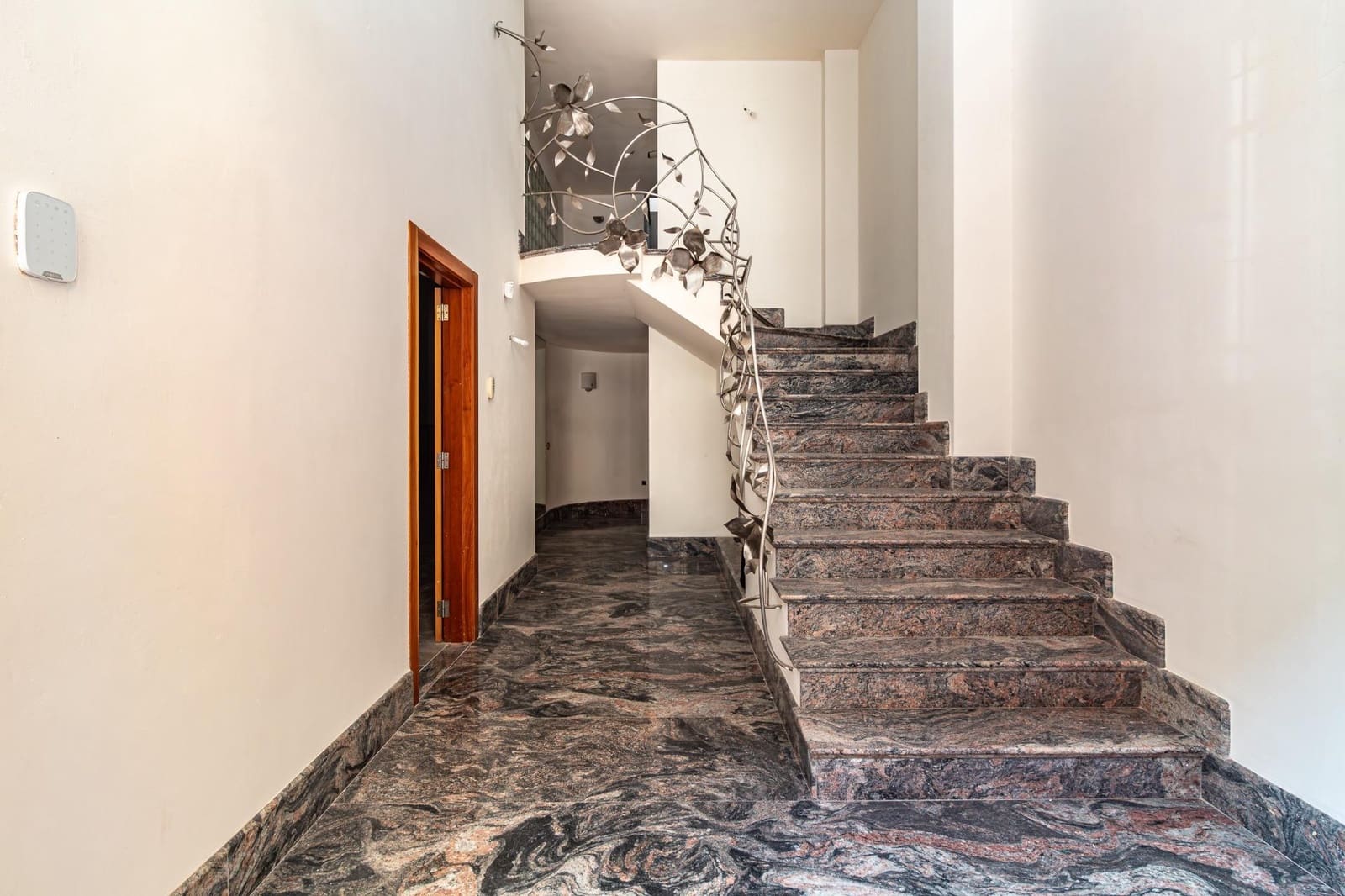 5 soveværelse Villa til salg i Castello de la Plana med garage - € 600.000 (Ref: 8828563)