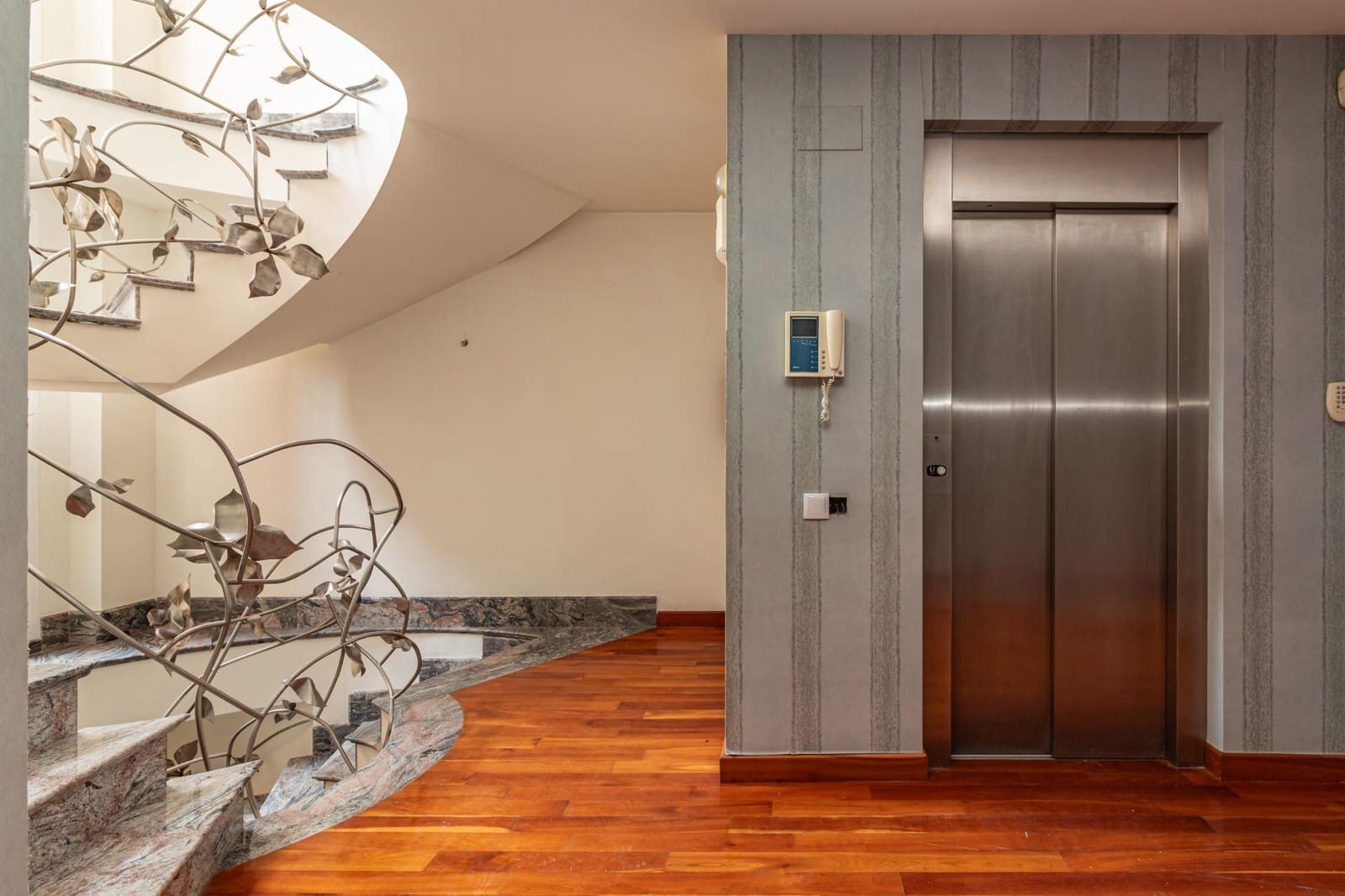 5 sypialnia Willa na sprzedaż w Castello de la Plana z garażem - 600 000 € (Ref: 8828563)