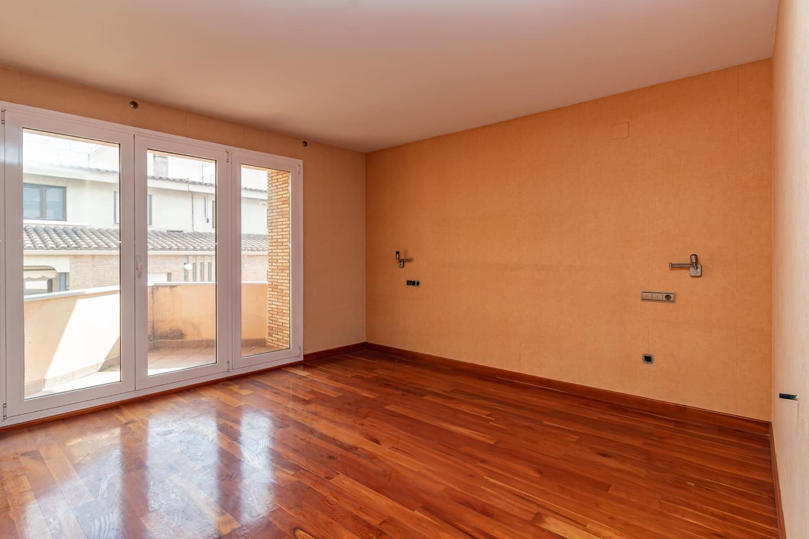 5 sypialnia Willa na sprzedaż w Castello de la Plana z garażem - 600 000 € (Ref: 8828563)