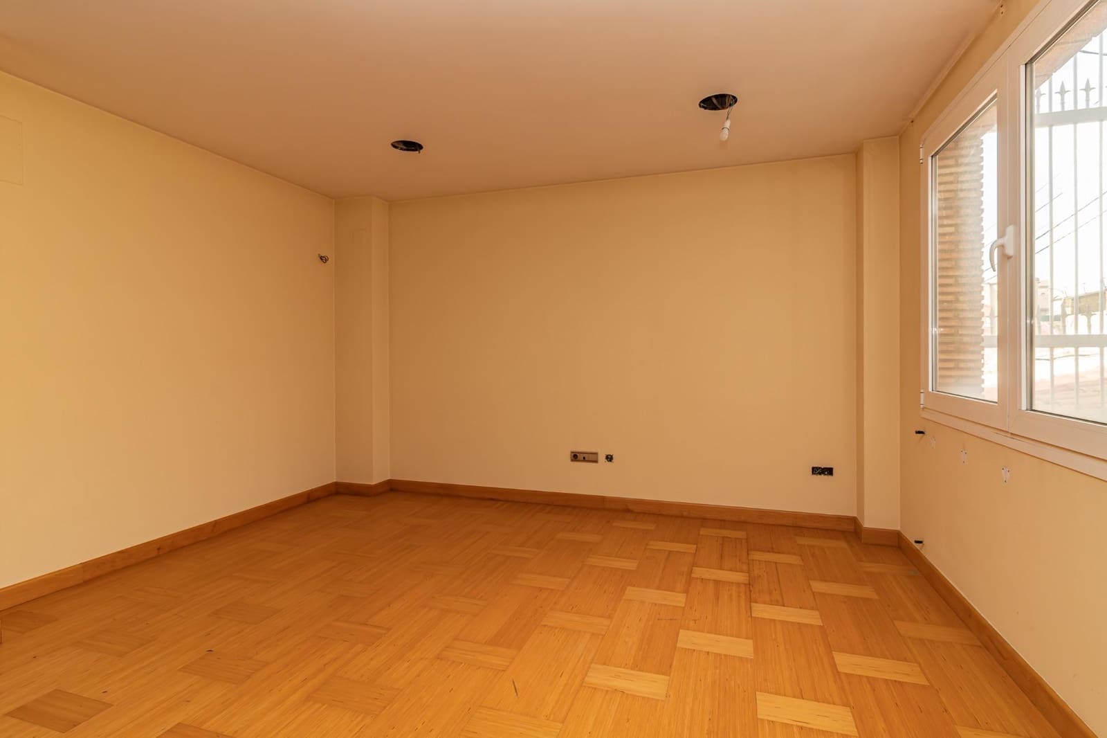 5 sypialnia Willa na sprzedaż w Castello de la Plana z garażem - 600 000 € (Ref: 8828563)