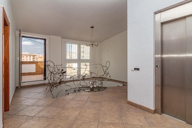 Chalet de 5 habitaciones en Centro, Castelló de la Plana en venta con garaje - 600.000 € (Ref: 8828563)