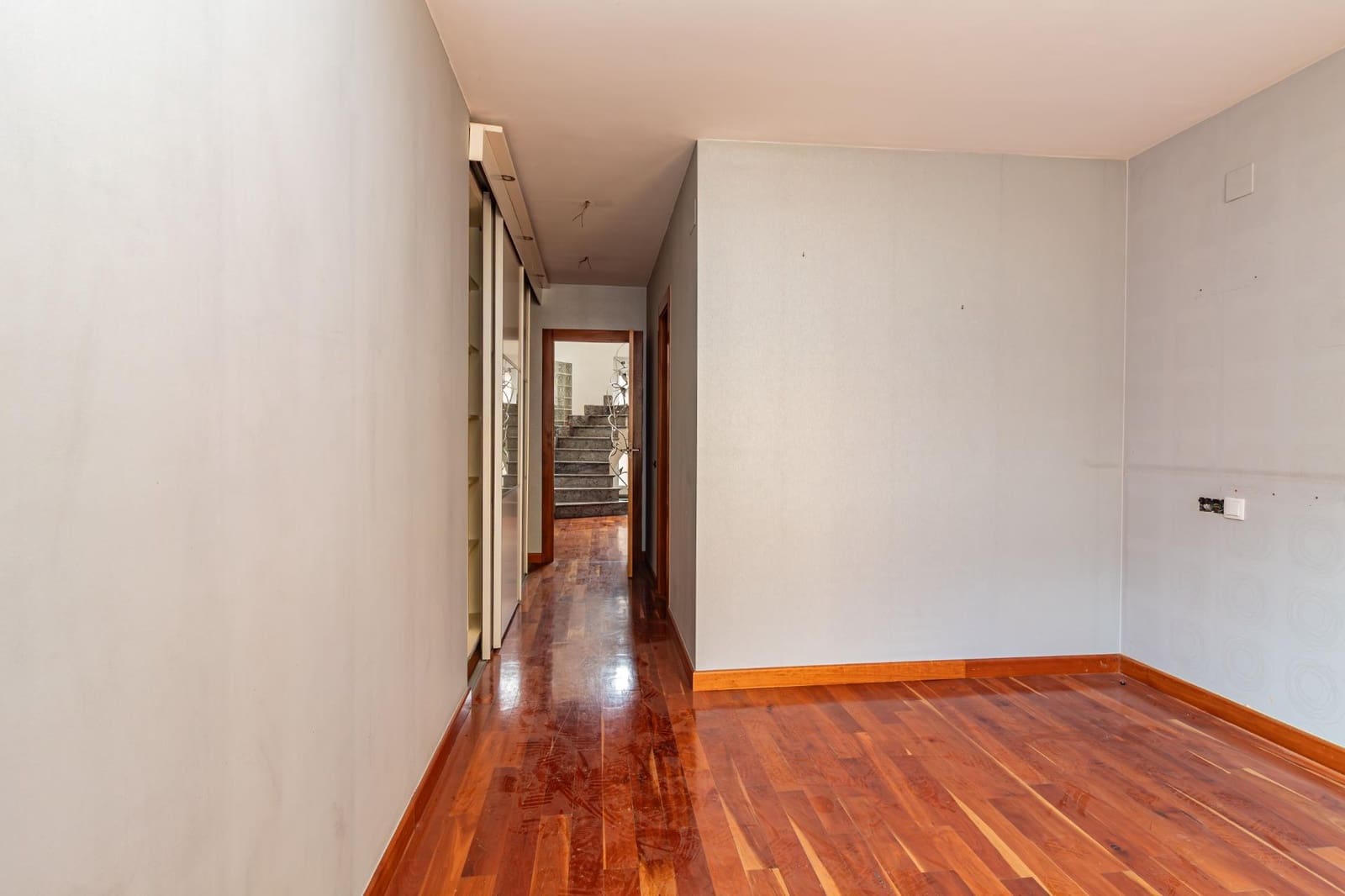 5 sypialnia Willa na sprzedaż w Castello de la Plana z garażem - 525 000 € (Ref: 8828563)