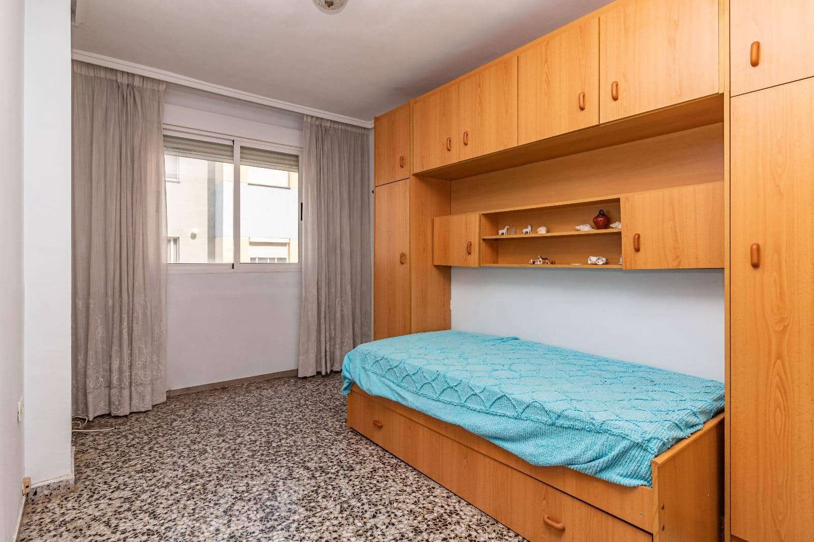 4 bedroom Flat for sale in Castello de la Plana - € 145,000 (Ref: 9085219)