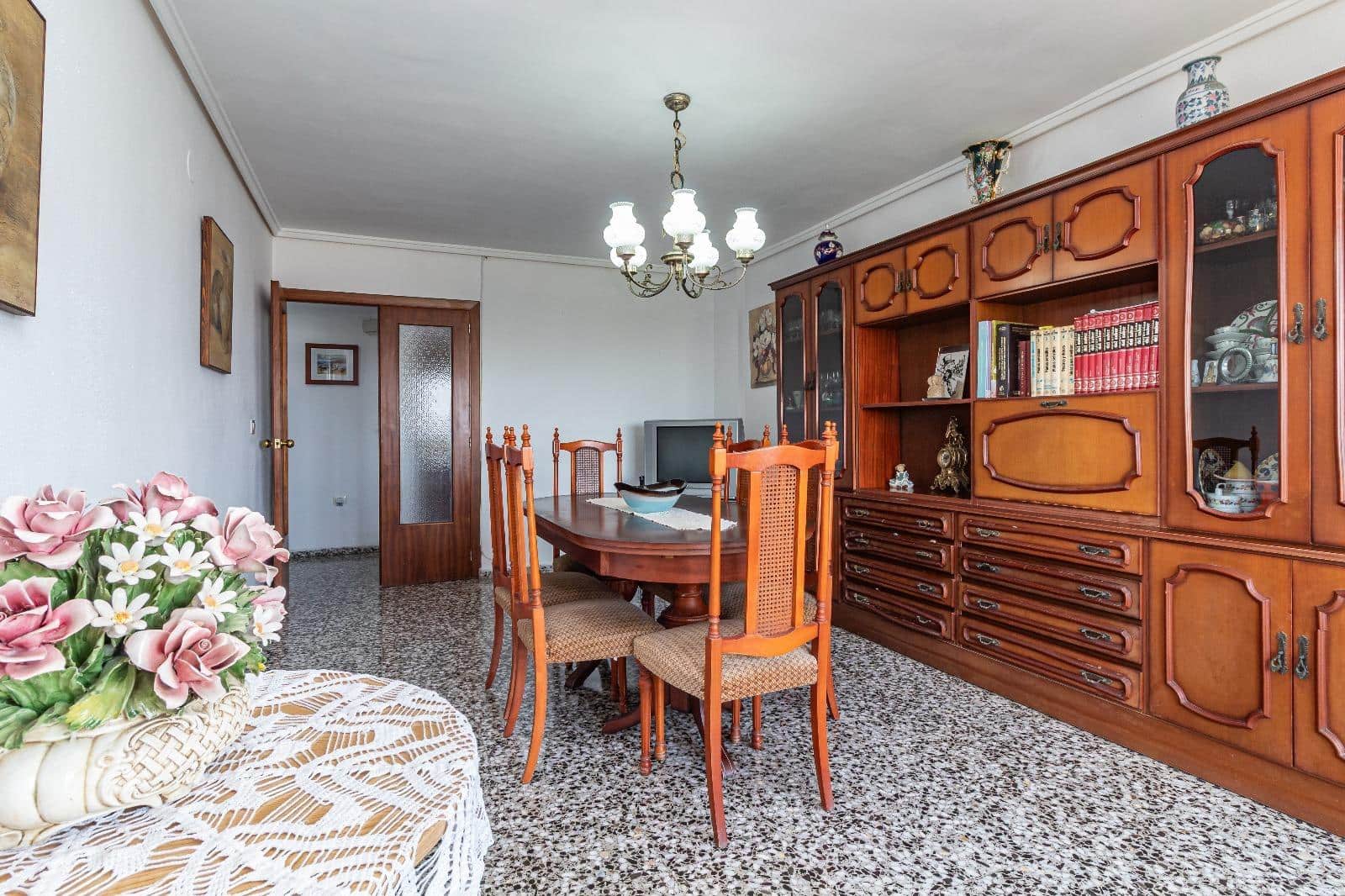 4 bedroom Flat for sale in Castello de la Plana - € 145,000 (Ref: 9085219)