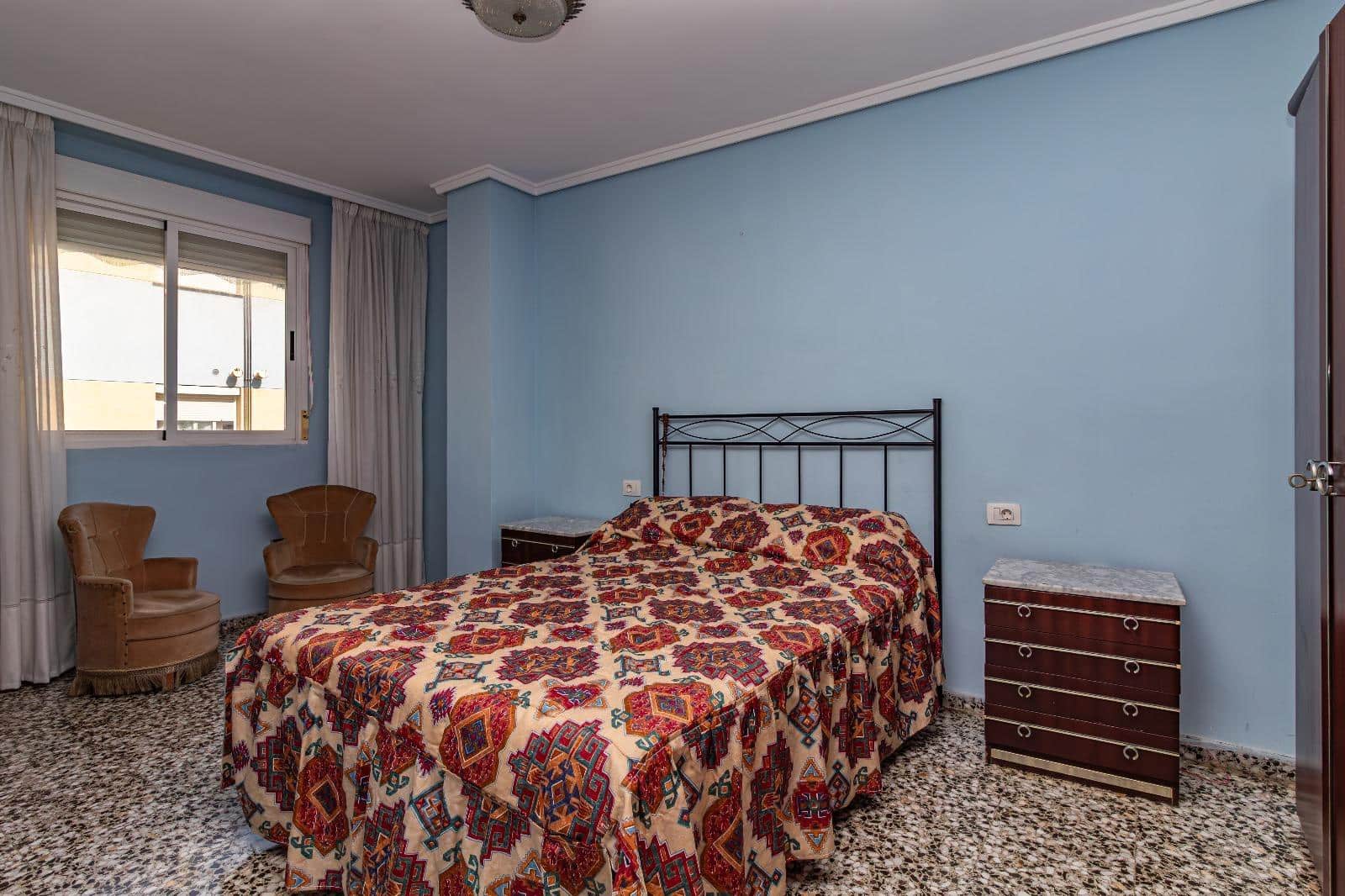 4 bedroom Flat for sale in Castello de la Plana - € 145,000 (Ref: 9085219)