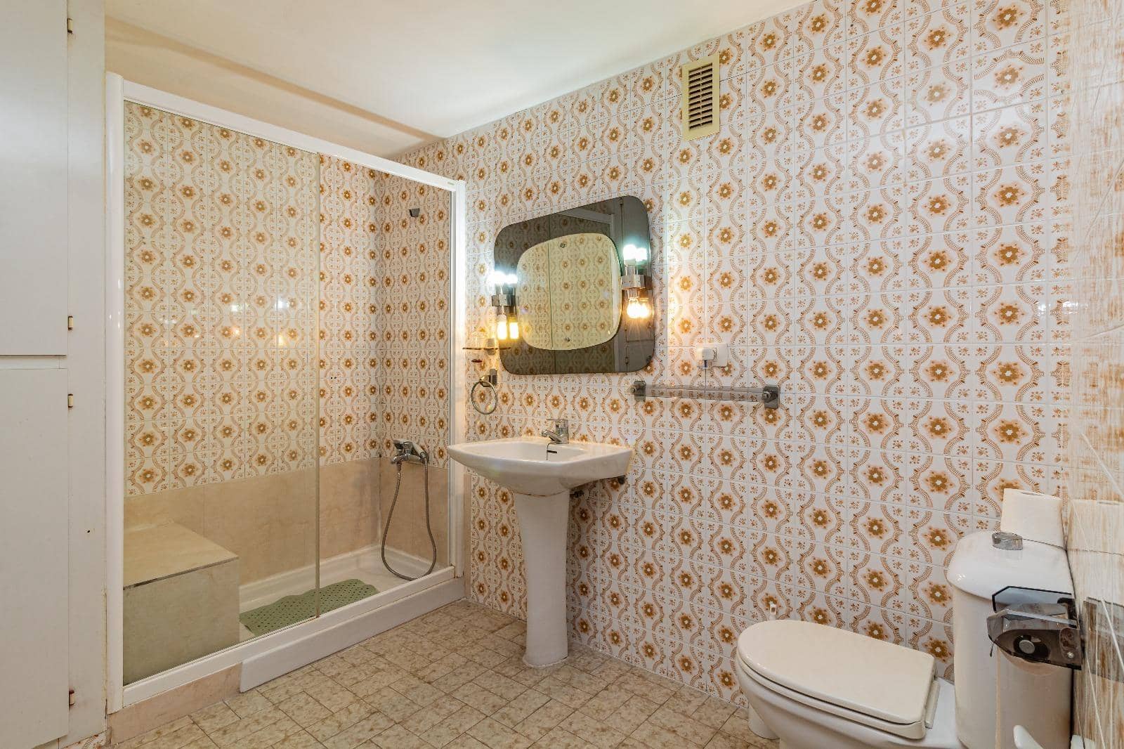 4 bedroom Flat for sale in Castello de la Plana - € 145,000 (Ref: 9085219)