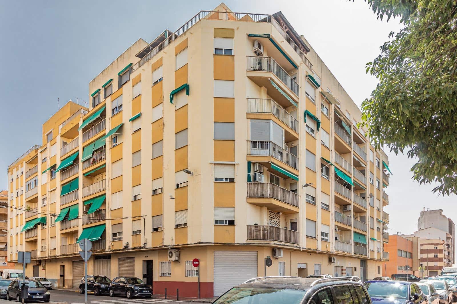 4 bedroom Flat for sale in Castello de la Plana - € 145,000 (Ref: 9085219)