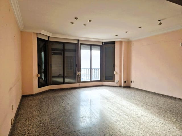 6 bedroom Townhouse for sale in Burriana / Borriana with garage - € 155,000 (Ref: 9406703)