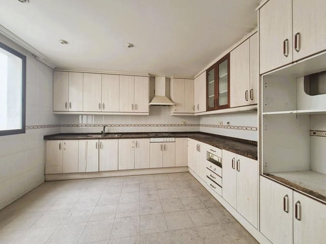 6 bedroom Townhouse for sale in Burriana / Borriana with garage - € 155,000 (Ref: 9406703)