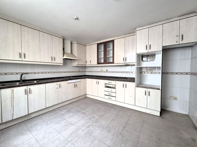 6 bedroom Townhouse for sale in Burriana / Borriana with garage - € 155,000 (Ref: 9406703)