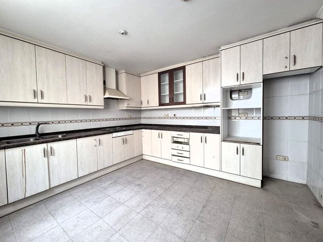 6 bedroom Townhouse for sale in Burriana / Borriana with garage - € 155,000 (Ref: 9406703)