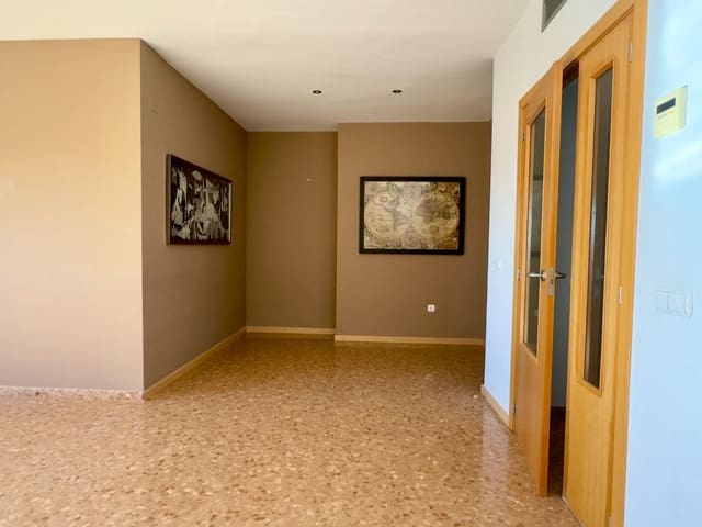 3 bedroom Flat for rent in Oeste, Castelló de la Plana with pool - € 1,200 (Ref: 9415884)