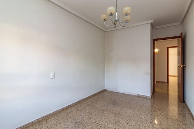 Piso de 4 habitaciones en Este, Castelló de la Plana en venta con garaje - 186.000 € (Ref: 9456201)