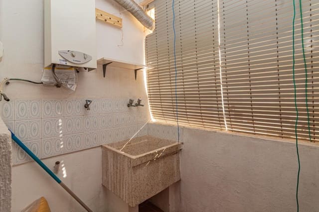 Piso de 4 habitaciones en Este, Castelló de la Plana en venta con garaje - 186.000 € (Ref: 9456201)