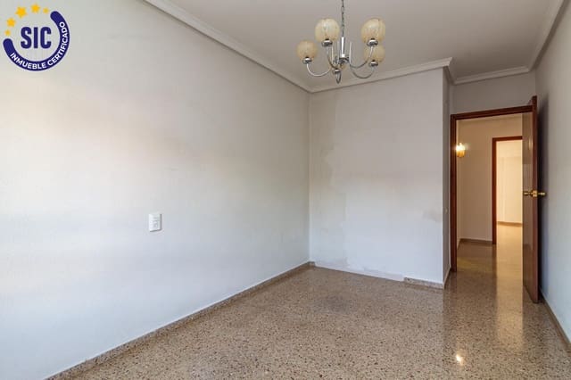 4 slaapkamer Flat te koop in Este, Castelló de la Plana met garage - € 186.000 (Ref: 9456201)