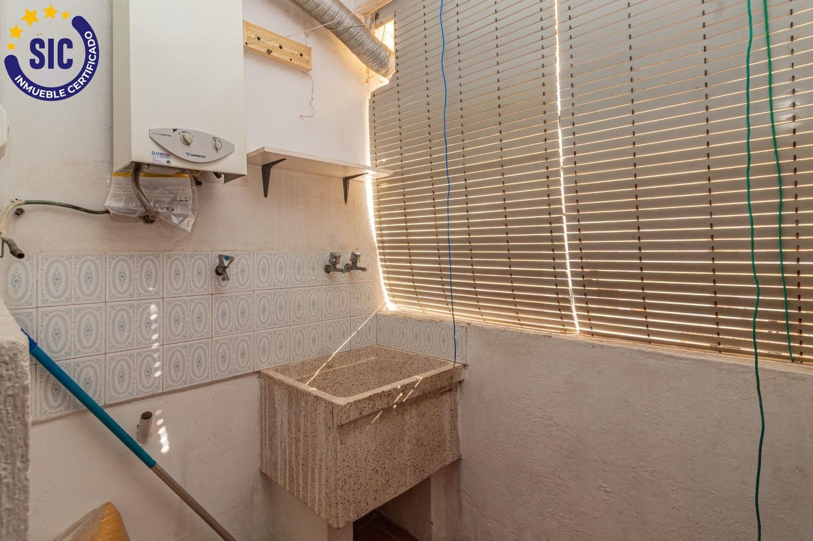 4 bedroom Flat for sale in Castello de la Plana with garage - € 186,000 (Ref: 9456201)