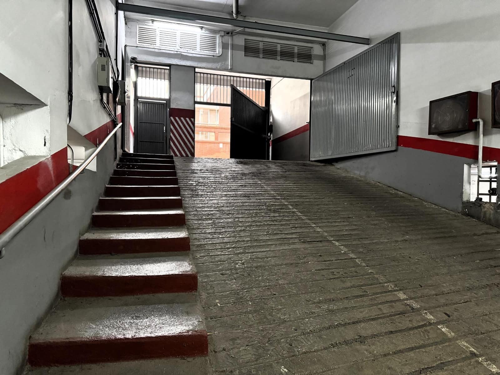 4 bedroom Flat for sale in Castello de la Plana with garage - € 179,000 (Ref: 9456201)