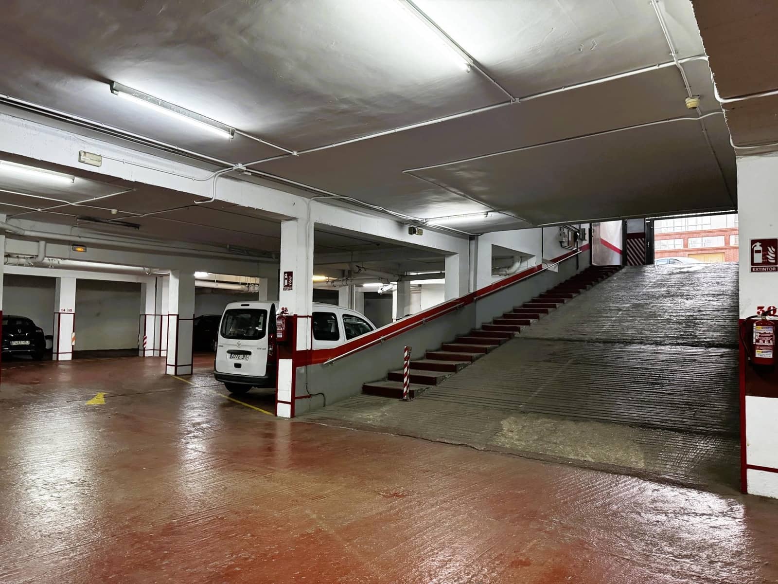 4 bedroom Flat for sale in Castello de la Plana with garage - € 179,000 (Ref: 9456201)