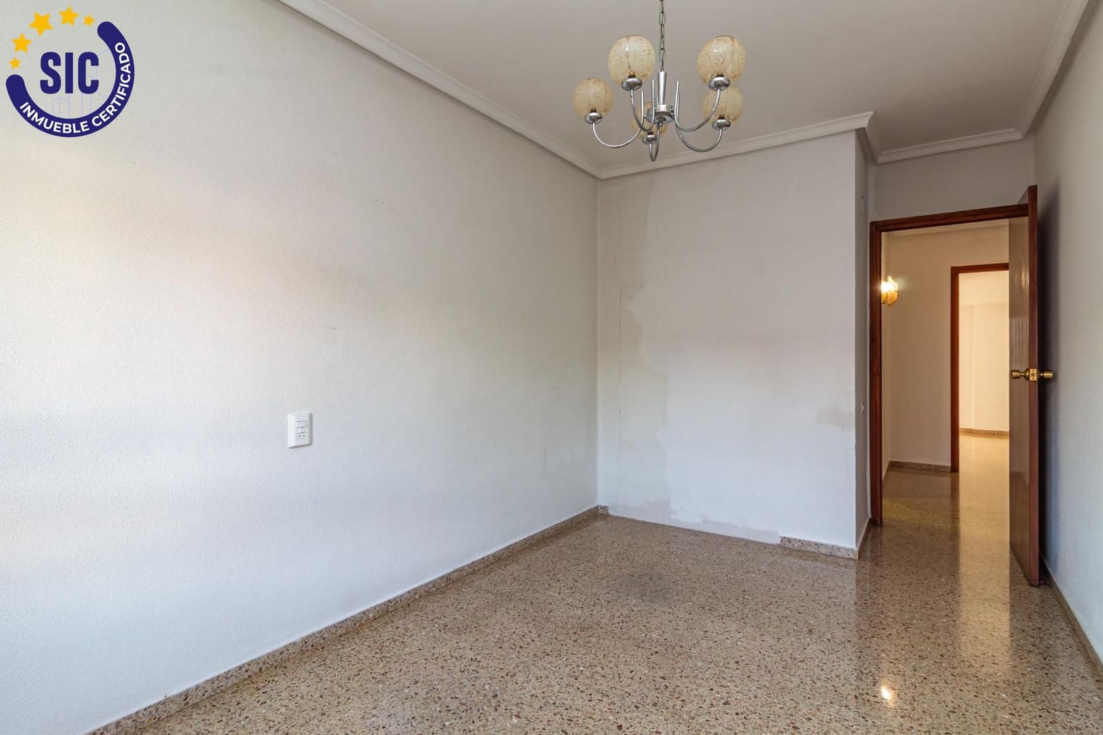 4 bedroom Flat for sale in Castello de la Plana with garage - € 179,000 (Ref: 9456201)