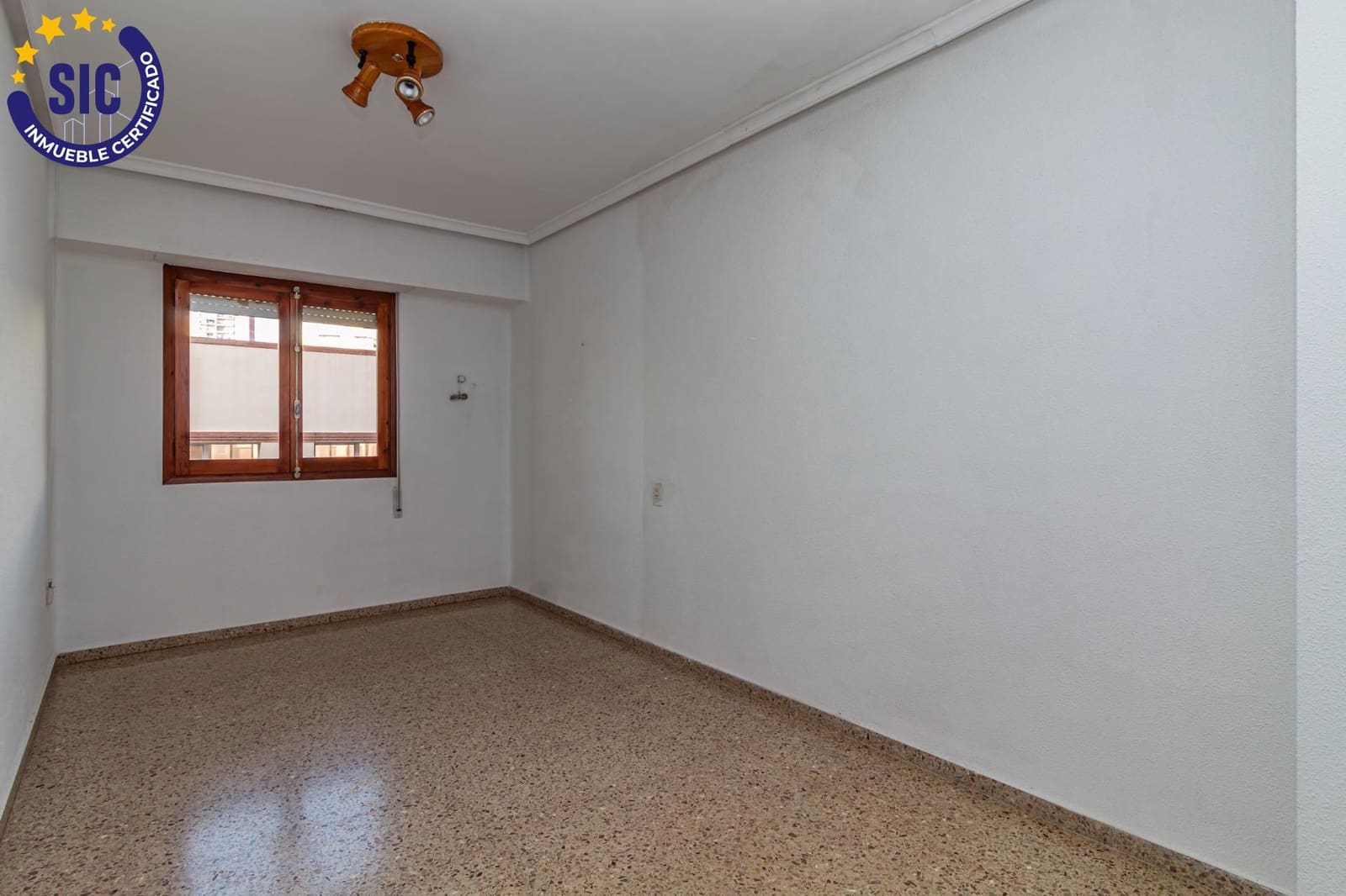 4 bedroom Flat for sale in Castello de la Plana with garage - € 179,000 (Ref: 9456201)