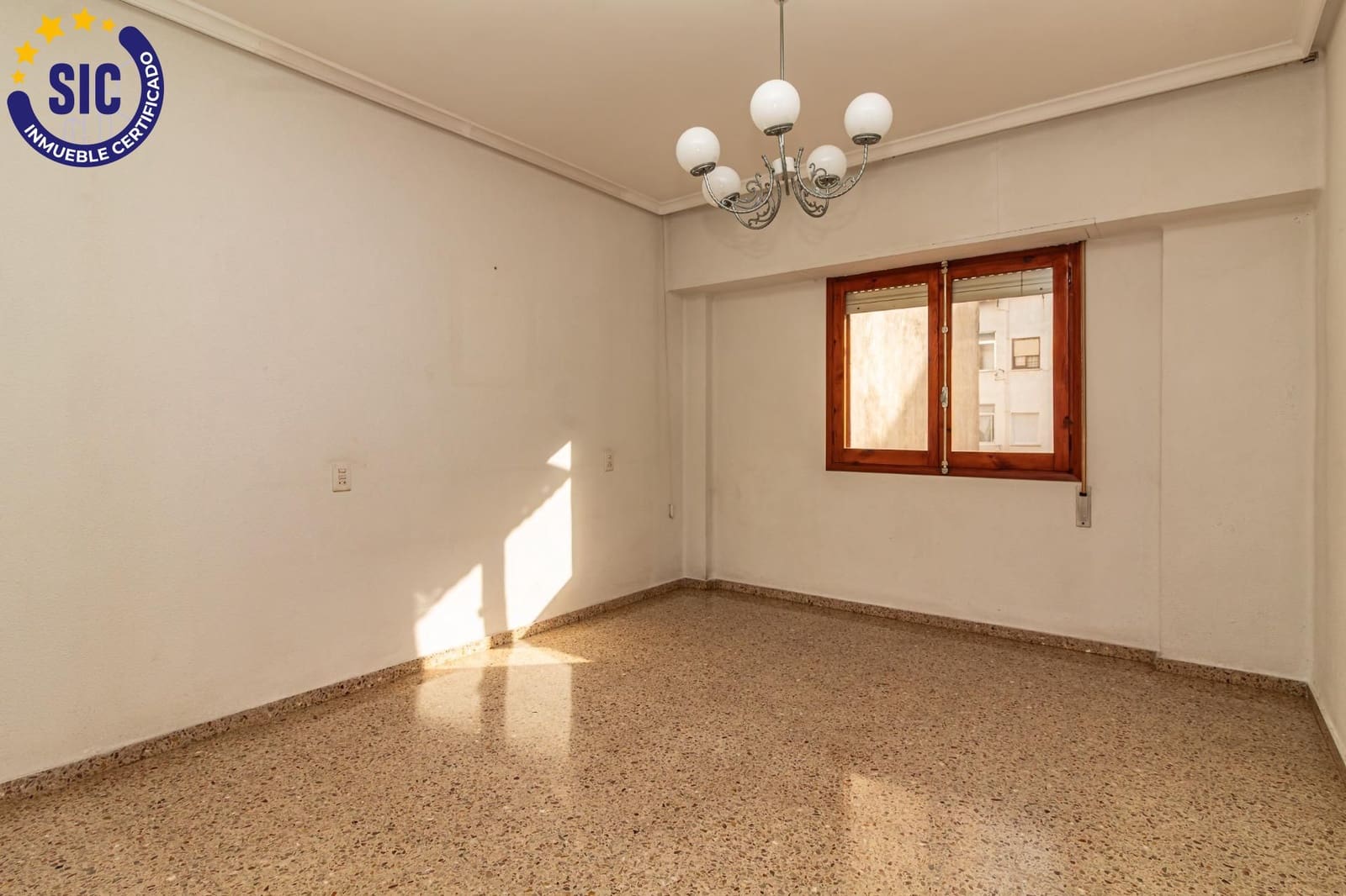 4 bedroom Flat for sale in Castello de la Plana with garage - € 179,000 (Ref: 9456201)