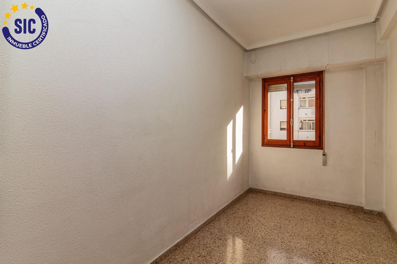 4 bedroom Flat for sale in Castello de la Plana with garage - € 179,000 (Ref: 9456201)