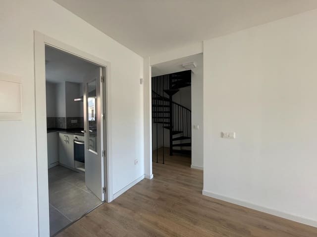 2 soveværelse Penthouse til leje i Oropesa  - € 850 (Ref: 9502237)