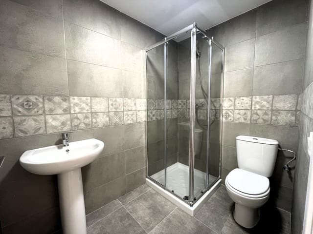 2 soveværelse Penthouse til leje i Oropesa  - € 850 (Ref: 9502237)