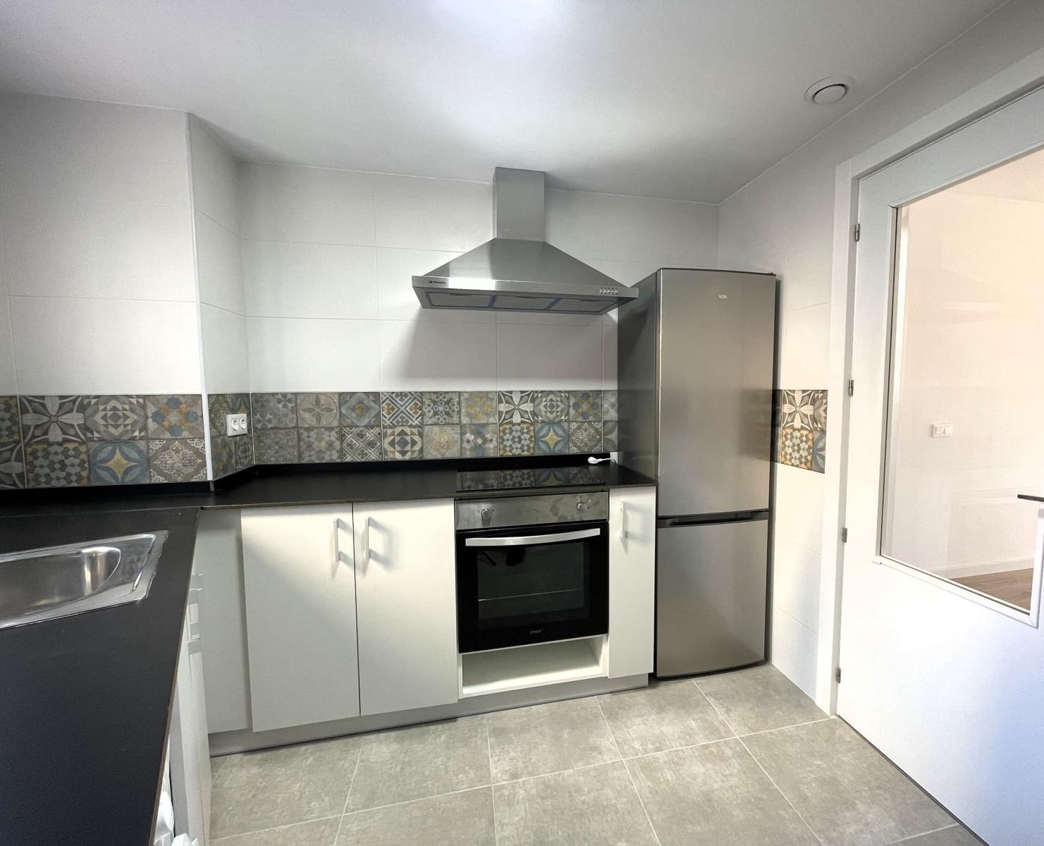 2 bedroom Penthouse for rent in Oropesa  - € 800 (Ref: 9502237)