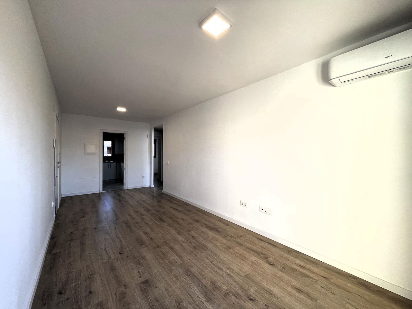 2 bedroom Penthouse for rent in Oropesa  - € 800 (Ref: 9502237)