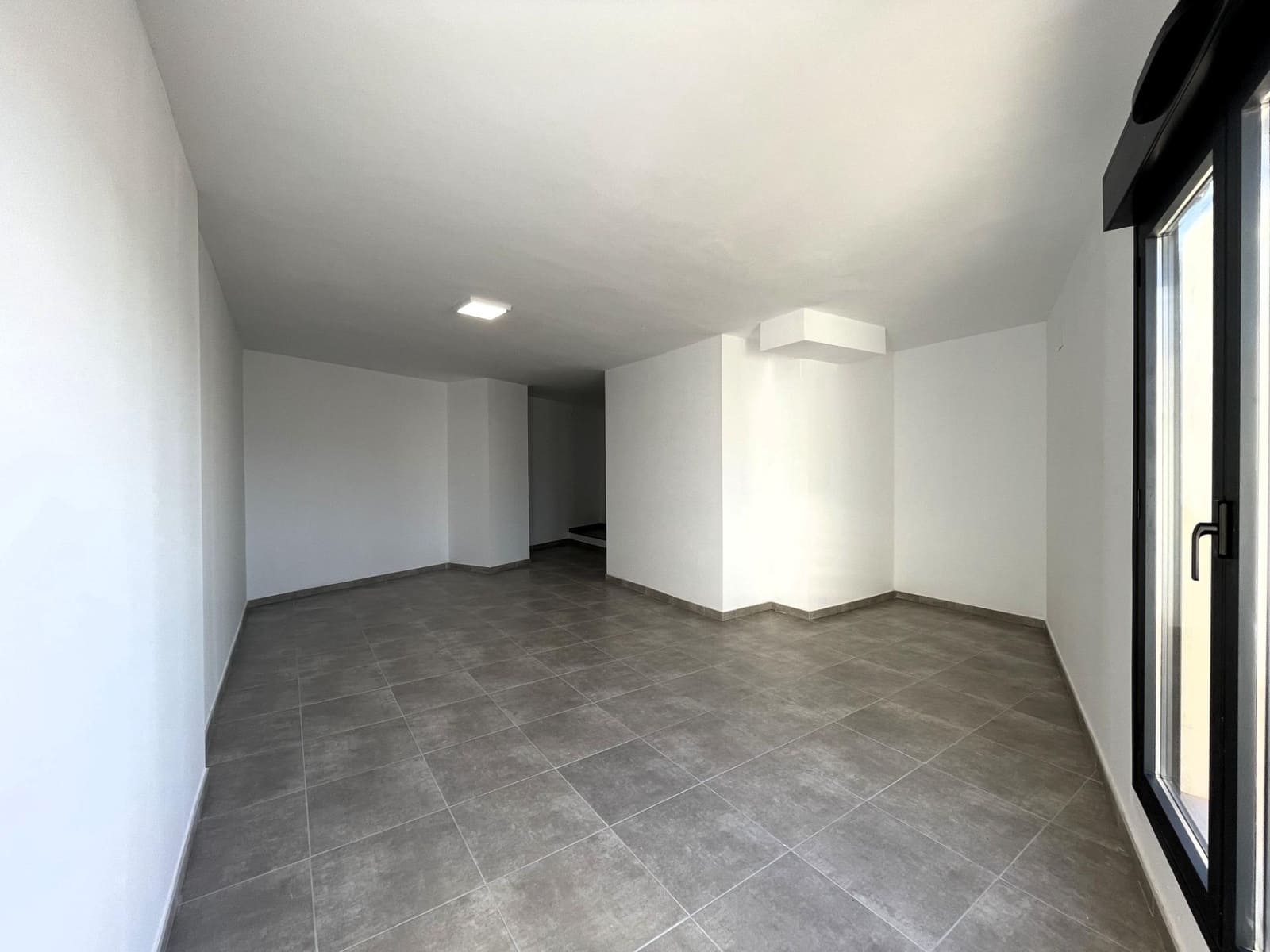 2 bedroom Penthouse for rent in Oropesa  - € 800 (Ref: 9502237)