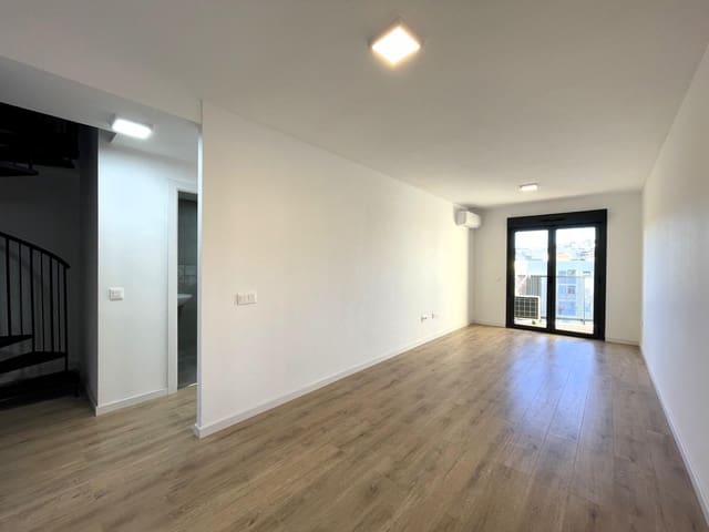 2 makuuhuone Kattohuoneisto vuokrattavana paikassa Oropesa  - 800 € (Ref: 9502237)