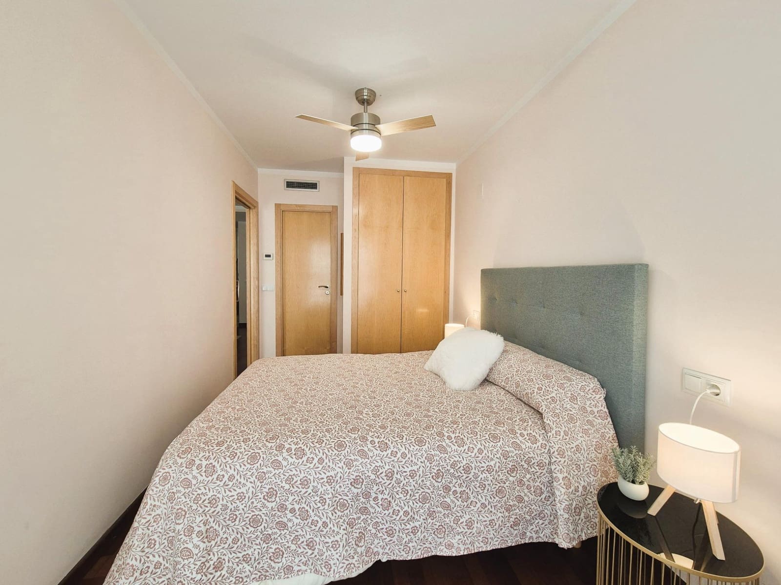 Appartement de 1 chambre à louer à Castello de la Plana avec garage - 825 € (Ref: 9758927)