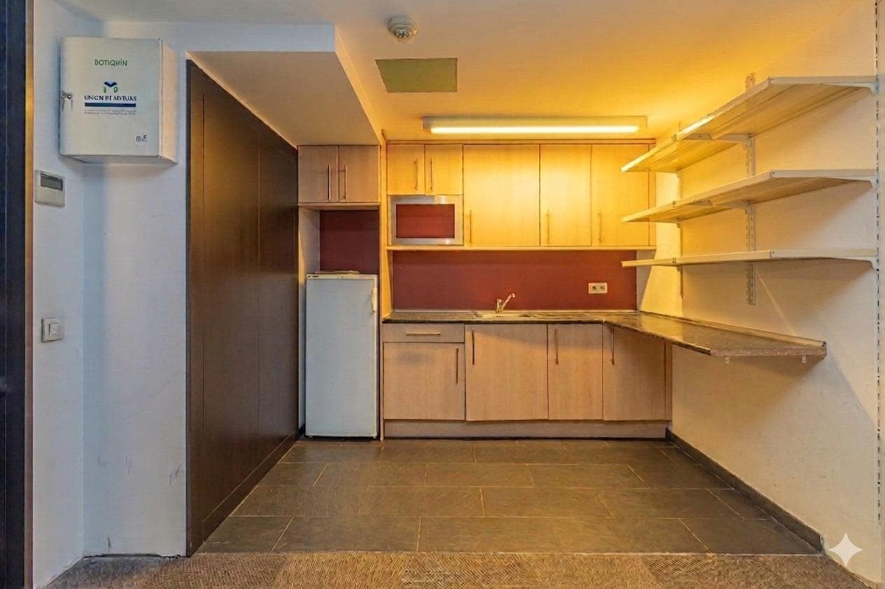 Kommersiell til leie i Castello de la Plana - € 3 900 (Ref: 9806444)