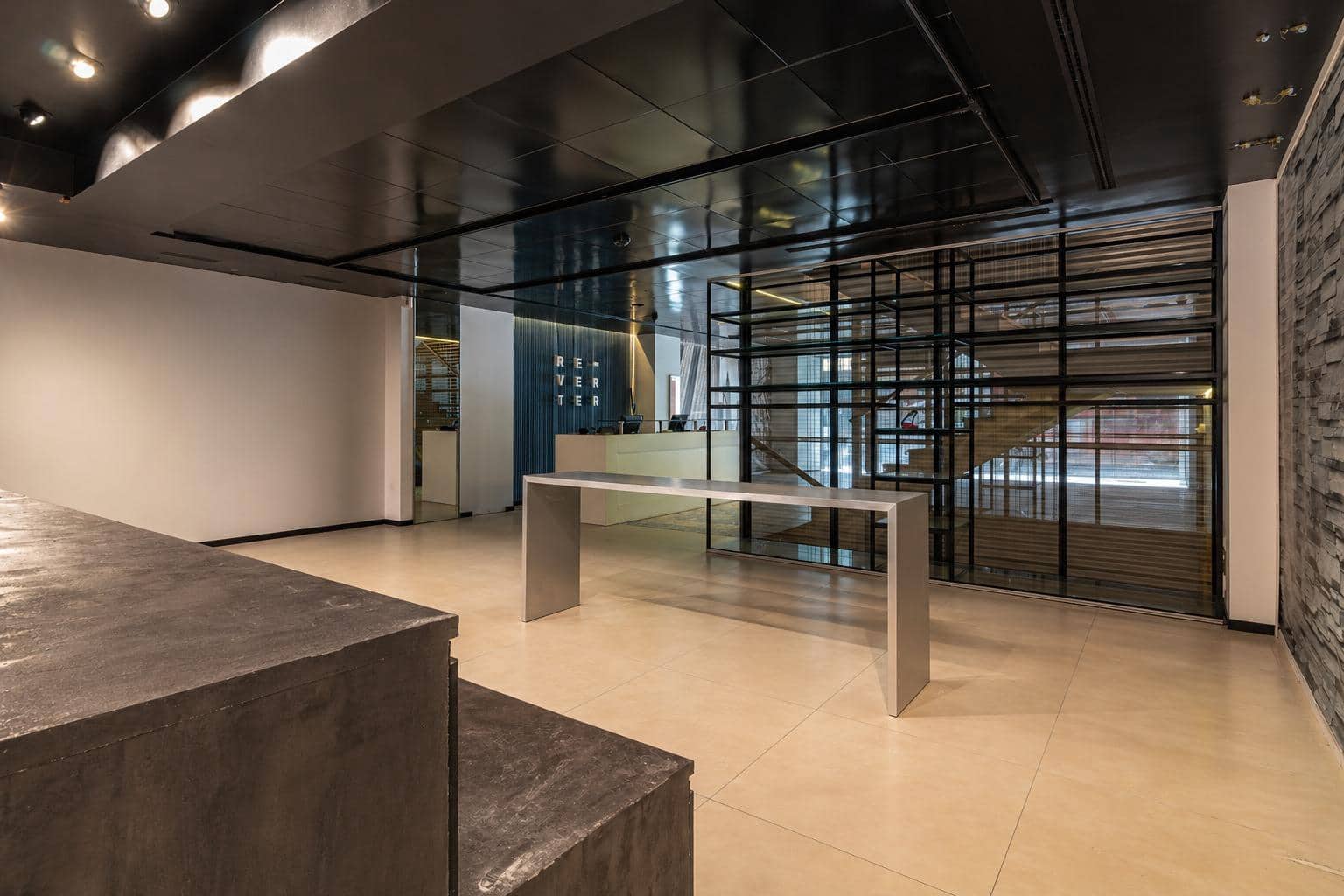 Kommersiell til leie i Castello de la Plana - € 3 900 (Ref: 9806444)