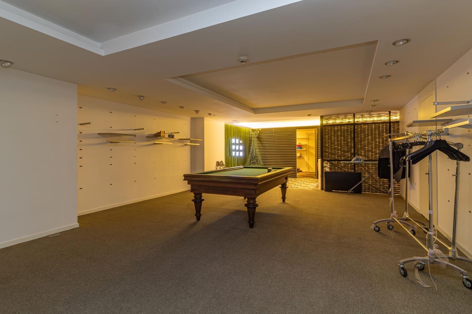 Kommersiell til leie i Castello de la Plana - € 3 900 (Ref: 9806444)