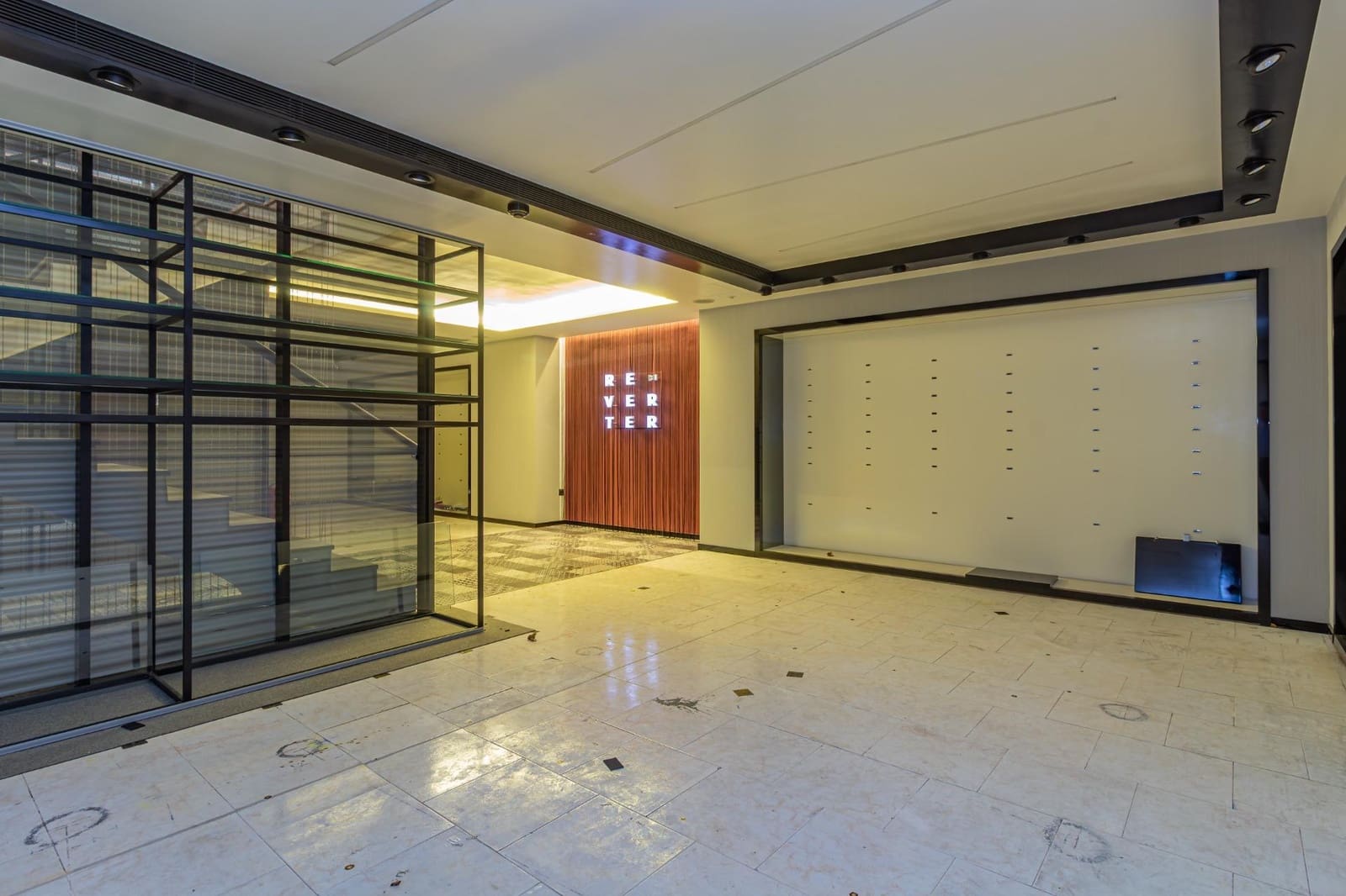 Kommersiell til leie i Castello de la Plana - € 3 900 (Ref: 9806444)