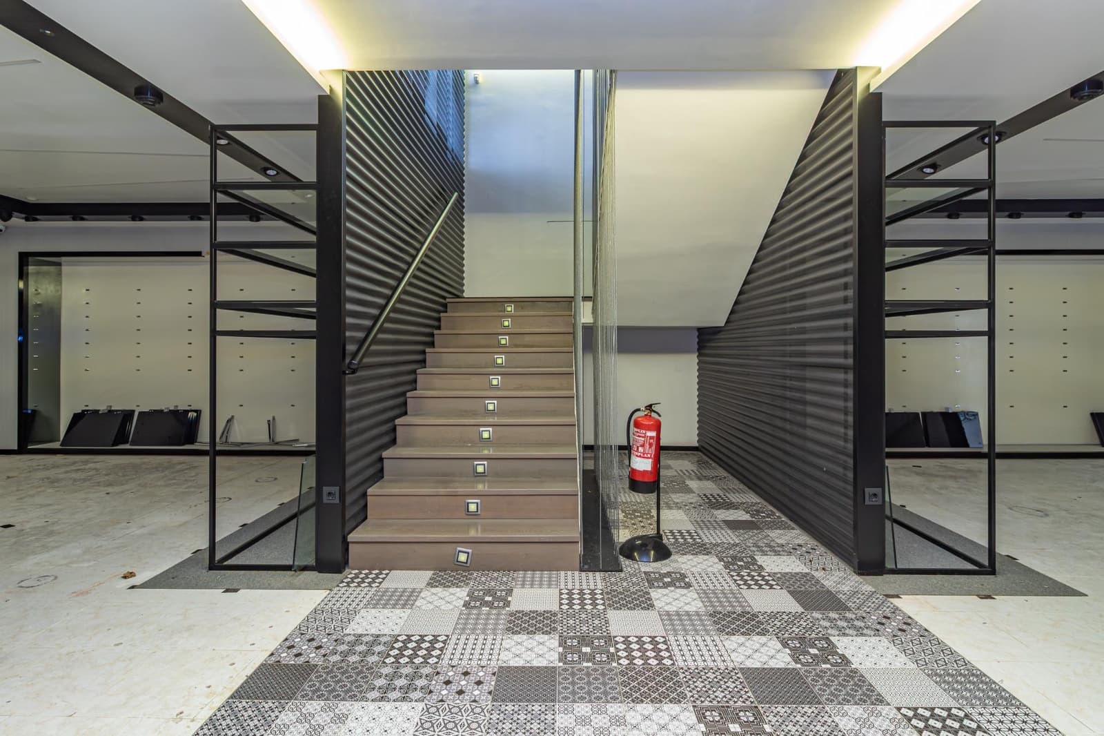 Kommersiell til leie i Castello de la Plana - € 3 900 (Ref: 9806444)