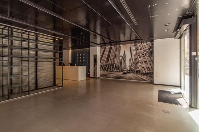 Kaupallinen vuokrattavana paikassa Centro, Castelló de la Plana - 3 900 € (Ref: 9806444)