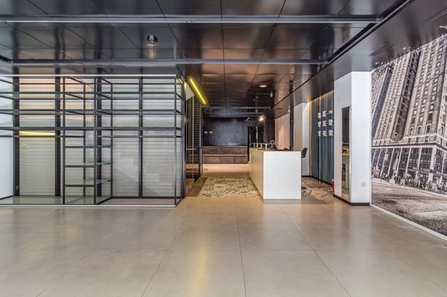 Kaupallinen vuokrattavana paikassa Centro, Castelló de la Plana - 3 900 € (Ref: 9806444)