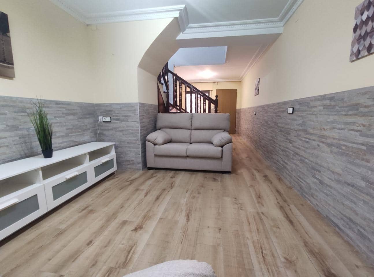 3 bedroom Terraced Villa for rent in Castello de la Plana with garage - € 1,250 (Ref: 9899150)