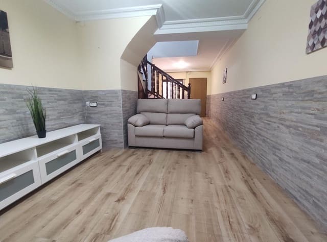 3 bedroom Terraced Villa for rent in Castelló de la Plana - € 1,250 (Ref: 9899150)