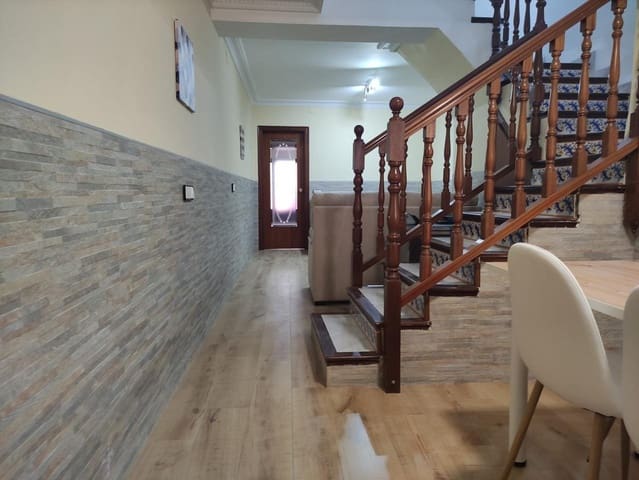3 bedroom Terraced Villa for rent in Castelló de la Plana - € 1,250 (Ref: 9899150)