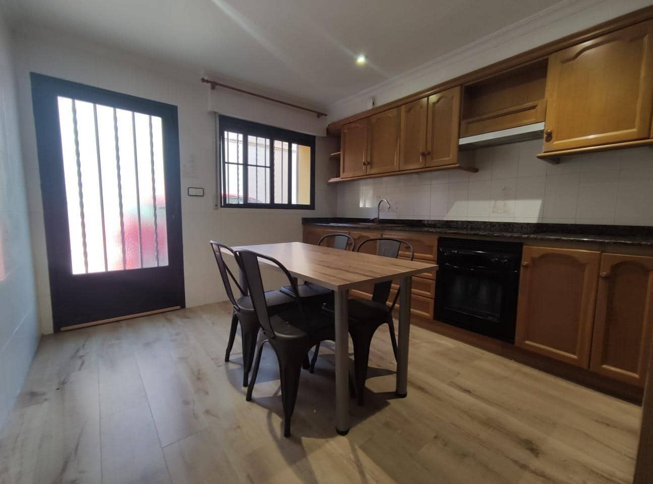3 bedroom Terraced Villa for rent in Castello de la Plana with garage - € 1,250 (Ref: 9899150)