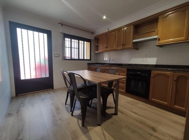 3 bedroom Terraced Villa for rent in Castelló de la Plana - € 1,250 (Ref: 9899150)