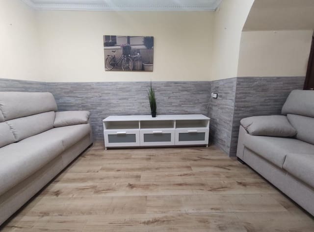 3 bedroom Terraced Villa for rent in Castelló de la Plana - € 1,250 (Ref: 9899150)